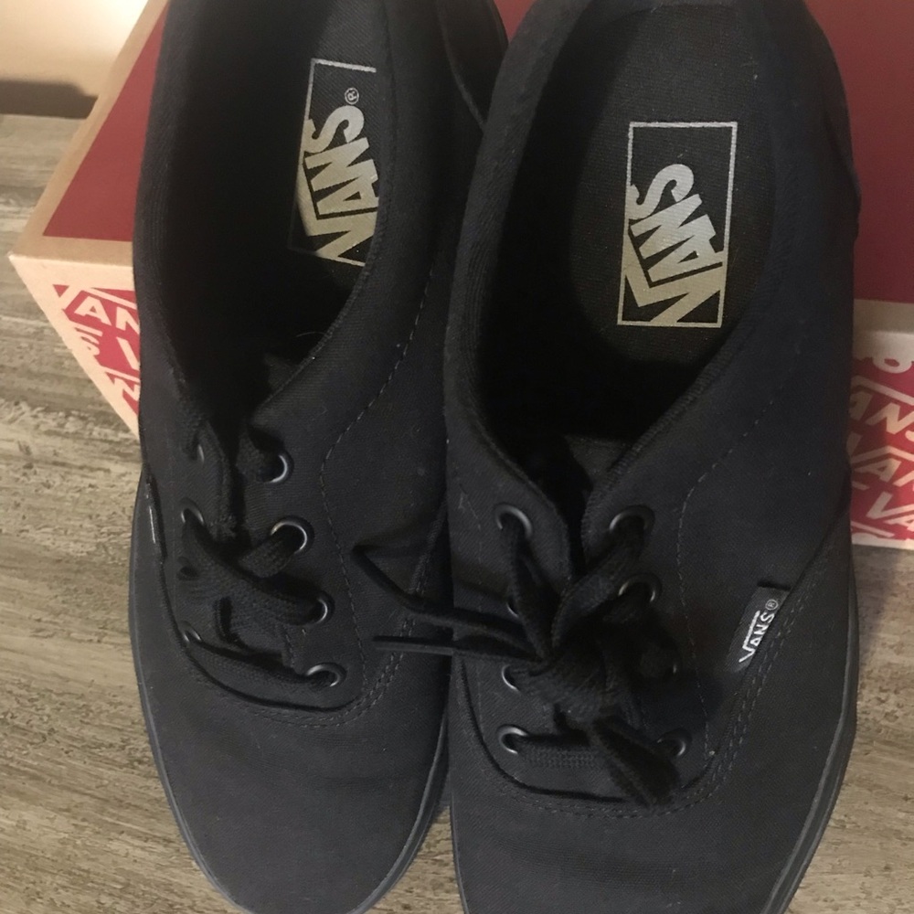 Brand New Black Vans! Size 9 - Picture 8 of 12